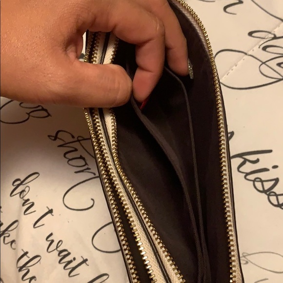 Coach - Picture 3 of 5